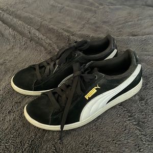 Womens 7 Puma Black Lace Up Sneakers